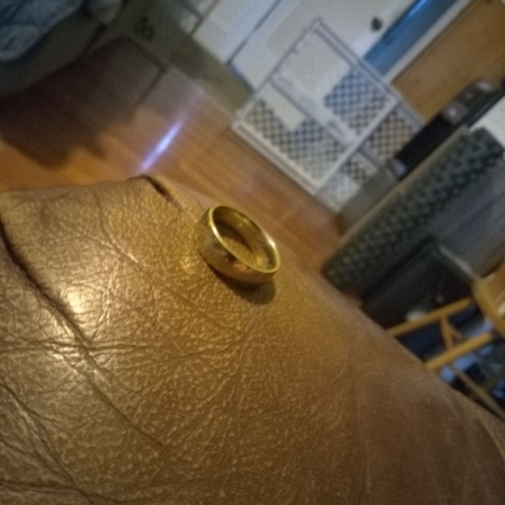 Gold Ring - Picture 5 of 5